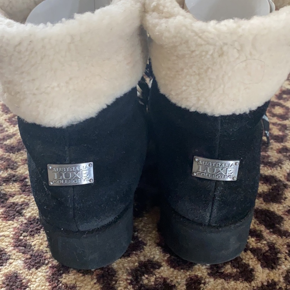 Super cute Australia Luxe Collective shearling boot. - Picture 3 of 4
